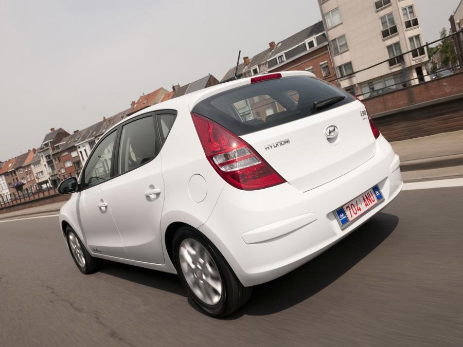  Hyundai i30 Blue Drive 2009 года  (фото 10 из 12)